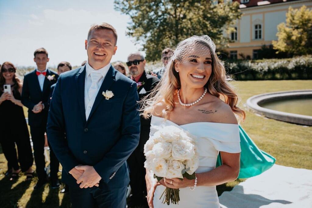 Biatlonistka Paulína Fialková mala svadbu v kaštieli v Belej. Za manžela si zobrala trojnásobného olympionika a bývalého chodca Miloša Bátovského.