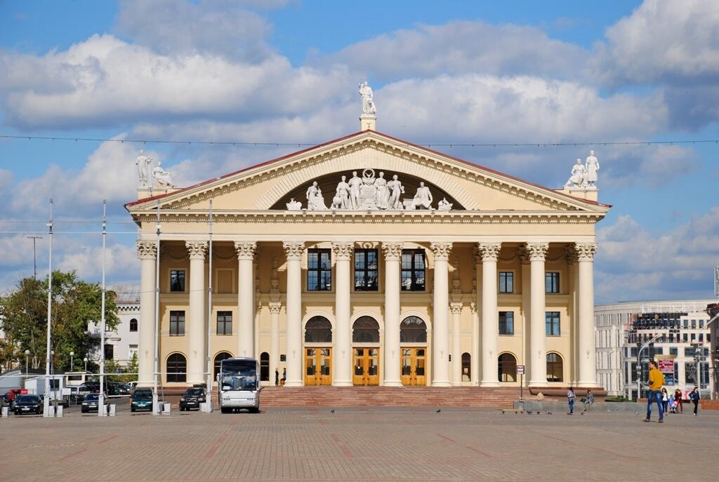 Minsk. Palác kultúry odborových zväzov. V súčasnosti Múzeum „Malá krajina“ – expozícia arch. modelov pamätihodností a iných stavieb Bieloruska.