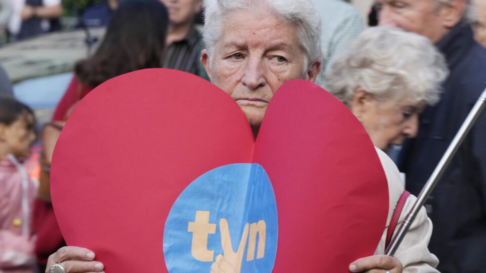 Tisíce ľudí protestovali v Poľsku proti návrhu na zmenu mediálneho zákona
