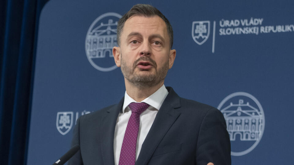 Na snímke premiér SR Eduard Heger (OĽaNO) počas tlačovej onferencie po ukončení rokovania Bezpečnostnej rady SR 19. októbra 2022 v Bratislave. FOTO TASR - Martin Baumann