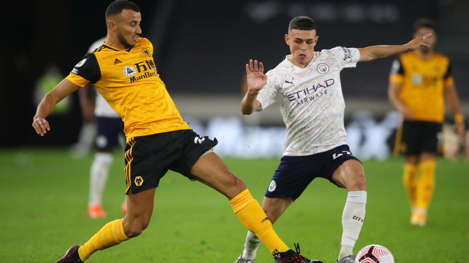 Phil Foden (vpravo) v zápase proti Wolverhamptonu.