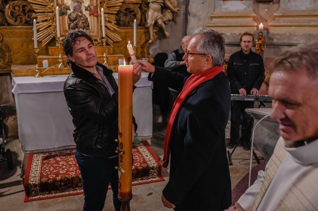 Jágr sa stal krstným otcom syna kamaráta. V ťažkých chvíľach vyčaroval úsmev na tvári.