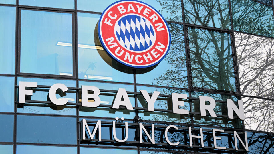 WA 36 archív Mníchov - Na archívnej snímke z 27. marca 2023 logo nemeckého futbalového klubu FC Bayern Mníchov v Mníchove. Bayern Mníchov musí úradom zaplatiť približne 200.000 eur za roky nevyplatených sociálnych dávok. Príslušné orgány budú žiadať i dodatočných 45.000 eur za omeškanie platieb. FOTO TASR/DPA
ARCHIV - 27.03.2023, Bayern, München: Das Logo vom FC Bayern München ist am Vereinsgelände an der Säbener Straße zu sehen. Der FC Bayern München muss wegen jahrelang nicht gezahlter Sozia