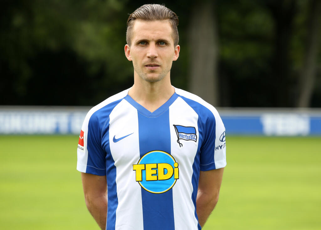17.) Peter Pekarík - 2 milióny eur. Pekarík hrá na poste pravého obrancu. Má 32 rokov a je hráčom nemeckej Herthy Berlín.