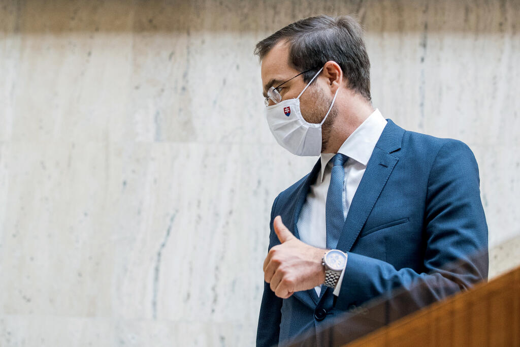 Minister Marek Krajčí presadzuje v čase najväčšej hrozby pre slovenské zdravotníctvo a ekonomiku zásadné štrukturálne reformy a personálne zmeny. Bez plánu, transparentnosti či odbornej diskusie.