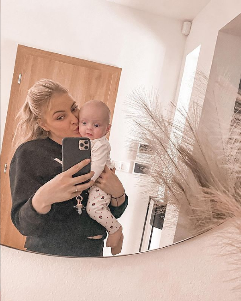 Markéta na novej selfie s dcérkou. Takto sa už jej roztomilá Amálka zmenila. Juj, ten jej výraz! Rastie z nej nádherná princezná.