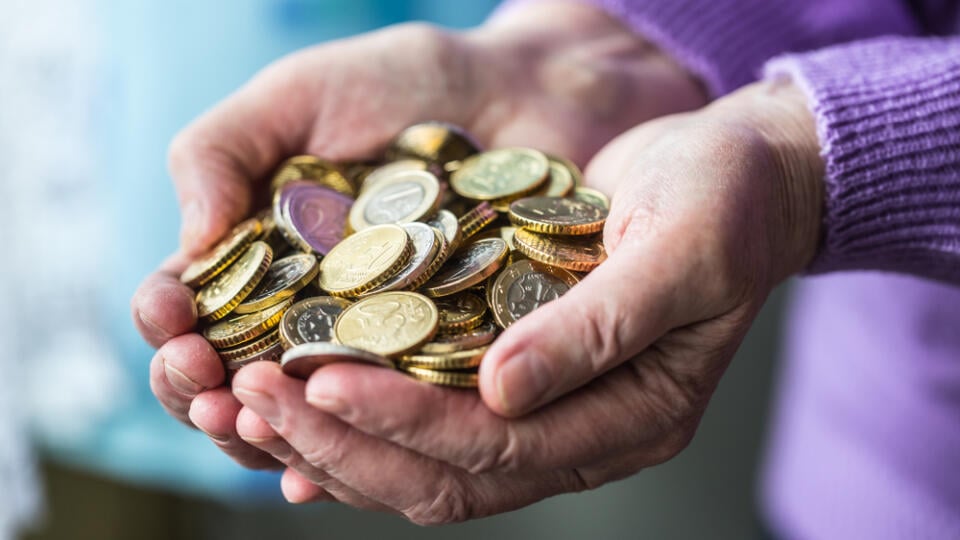 dôchodok peniaze money