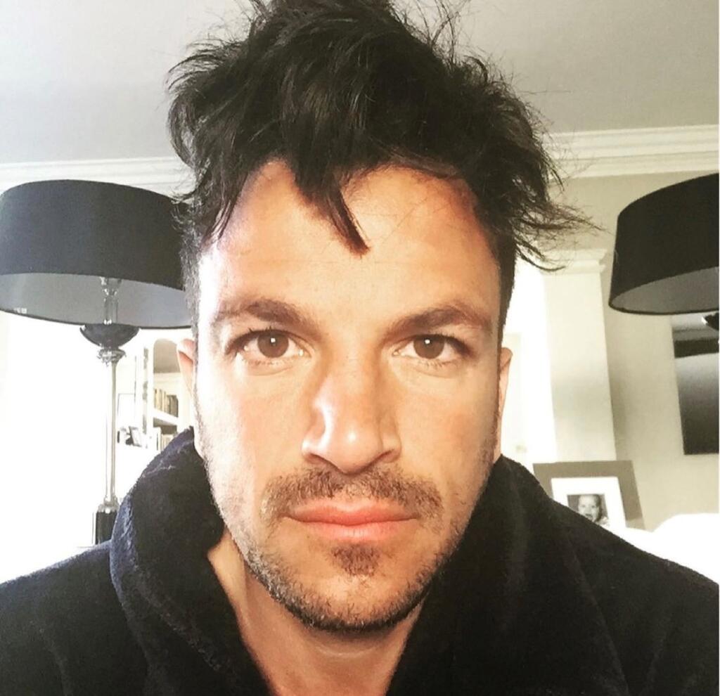 Peter Andre zahviezdil hitom Misterious Girl.