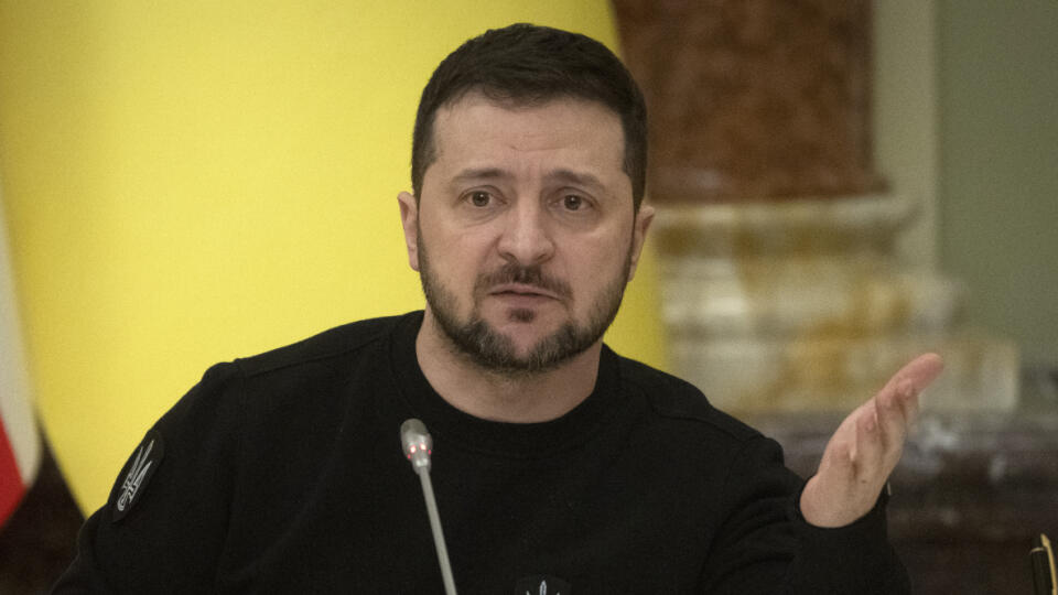 WA 11 Kyjev - Ukrajinský prezident Volodymyr Zelenskyj gestikuluje počas spoločnej tlačovej konferencie s rakúskym prezidentom Alexanderom Van der Bellenom v Kyjeve v stredu 1. februára 2023. FOTO TASR/AP
Ukrainian President Volodymyr Zelenskyy attends a news conference with Austrian Federal President Alexander Van der Bellen after their meeting in Kyiv, Ukraine, Wednesday, Feb. 1, 2023. (AP Photo/Efrem Lukatsky)