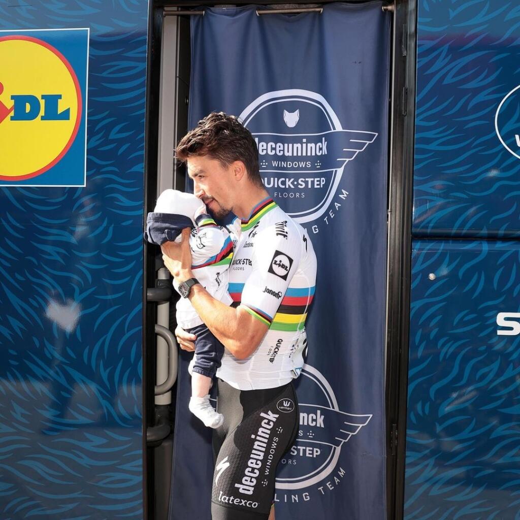 Julian Alaphilippe a Marion Rousseová tvoria pár už takmer dva roky, pričom plodom ich lásky je vysnívaný synček Nino, ktorý sa narodil v júni tohto roku.