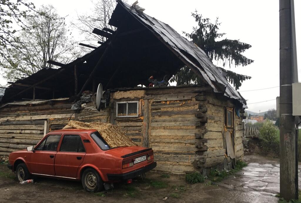 Čoraz viac Rómov má auto, šoférujú len muži.