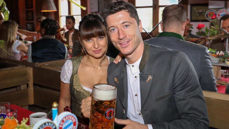Funkcionári a hráči Bayernu Mníchov spolu s rodinami navštívili opäť populárny Oktoberfest.