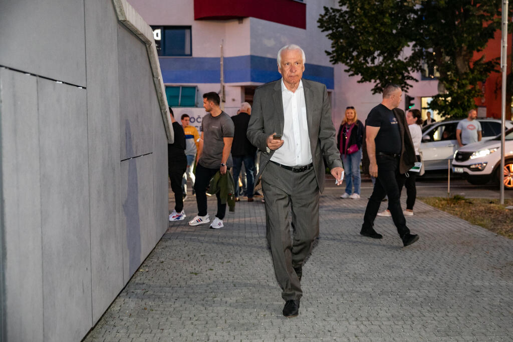 Kvalifikačný zápas o postup na Majstrovstvá sveta 2022 v Katare medzi Slovenskom a Chorvátskom si nenechal újsť ani legendárny Dušan Galis.