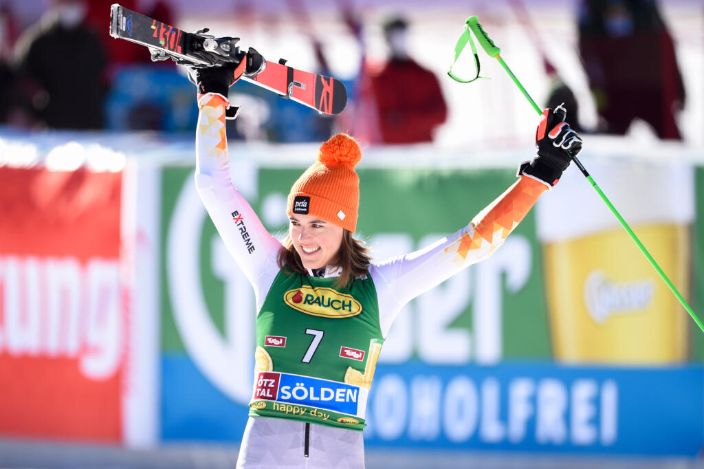 Petra Vlhová mohla byť s prvými pretekmi v novej sezóna spokojná. V Söldene skončila tretia.