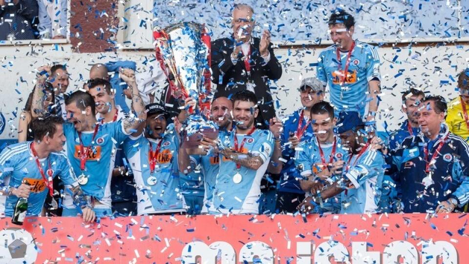 Slovanisti si prevzali trofej i kovy, sú víťazom tohtoročnej Corgoň ligy.