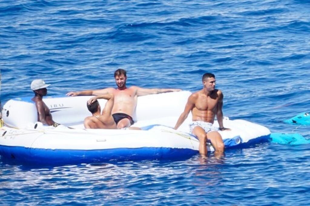 Cristiano si to z jachty namieril na nafukovaciu loď, aby sa mohol potápať a objavovať podmorské krásy.