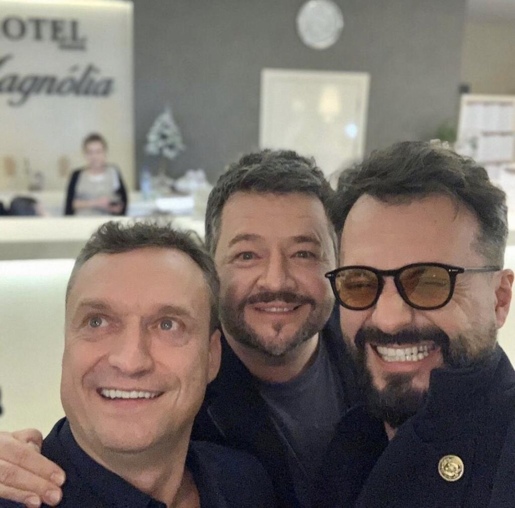 Veľkou oporou sú mu kolegovia a blízki priatelia Michal Hudák (51) a Marián Čekovský (44).