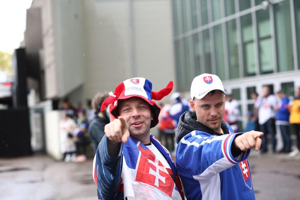 Slovenskí fanúšikovia to roztočili už pred Helsinki Ice Hall.