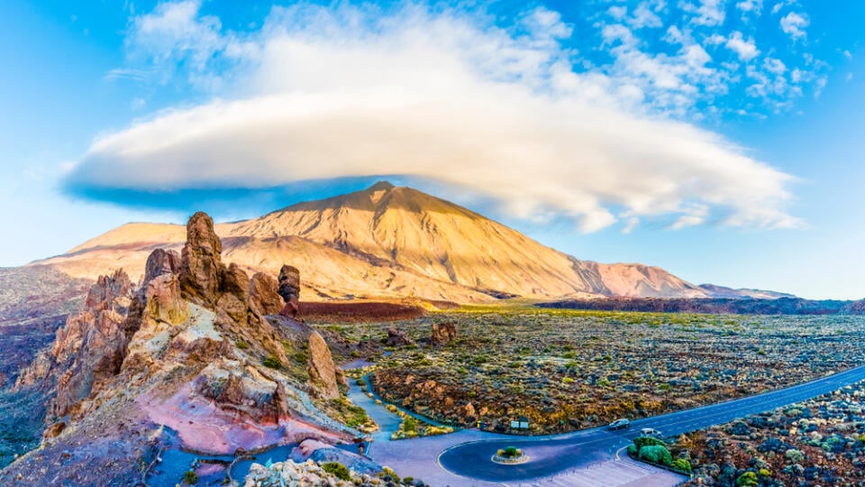 Roques,De,Garcia,Stone,And,Teide,Mountain,Volcano,In,The