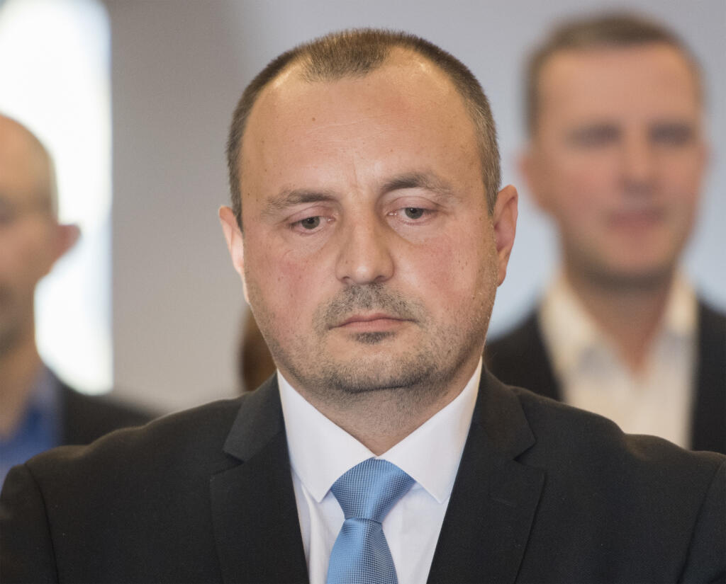 Na snímke bývalý šéf vyšetrovacieho tímu Gorila Kyselica počas predstavenia kandidačnej listiny OĽaNO do budúcoročných parlamentných volieb v Bratislave 3. decembra 2019. Kyselica kandiduje z 3. miesta. Kandidátku OĽaNO povedie pedagogička Mária Šofranko. Z čísla dva bude kandidovať odborník hnutia na obranu Jaroslav Naď, nasleduje bývalý policajný vyšetrovateľ Lukáš Kyselica. Líder hnutia Igor Matovič, ktorý bude kandidovať z posledného 150. miesta. FOTO TASR - Martin Baumann 