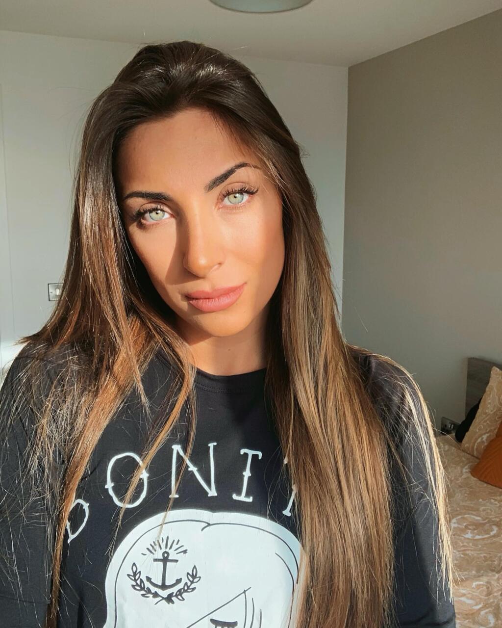 Sara Laporte – Sara a Aymeric Laporte začali randiť spolu ešte pred ich 20. narodeninami. Spoločne žijú momentálne v Manchestri, ale Sara je rozlietaná po celom svete.