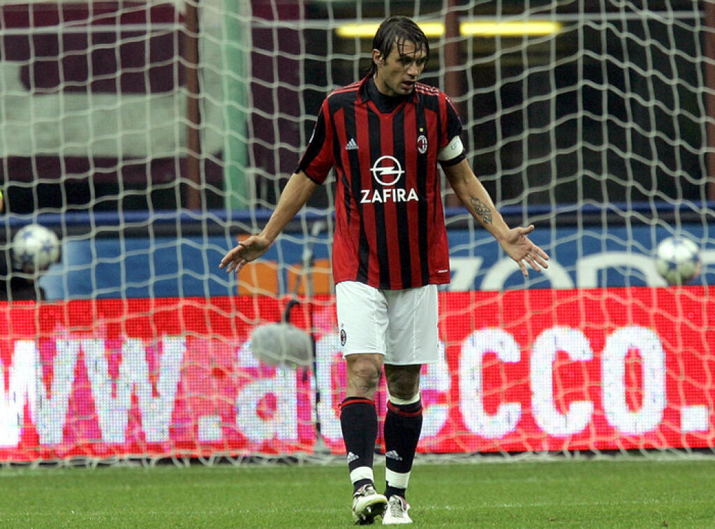 Paolo Maldini sa stal vo veku 38 rokov a 331 dní najstarším víťazom Ligy majstrov. Stalo sa tak v roku 2007, keď AC Miláno porazilo Liverpool 2-1.