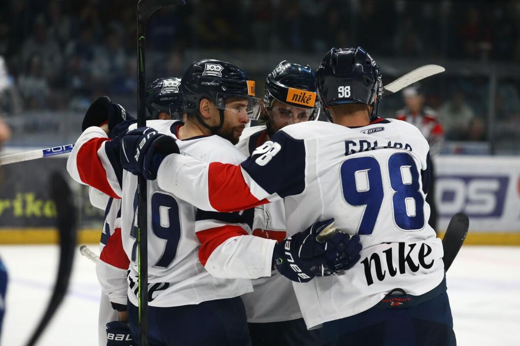 Hráči HC Slovan Bratislava sa tešia z titulu Tipos extraligy.