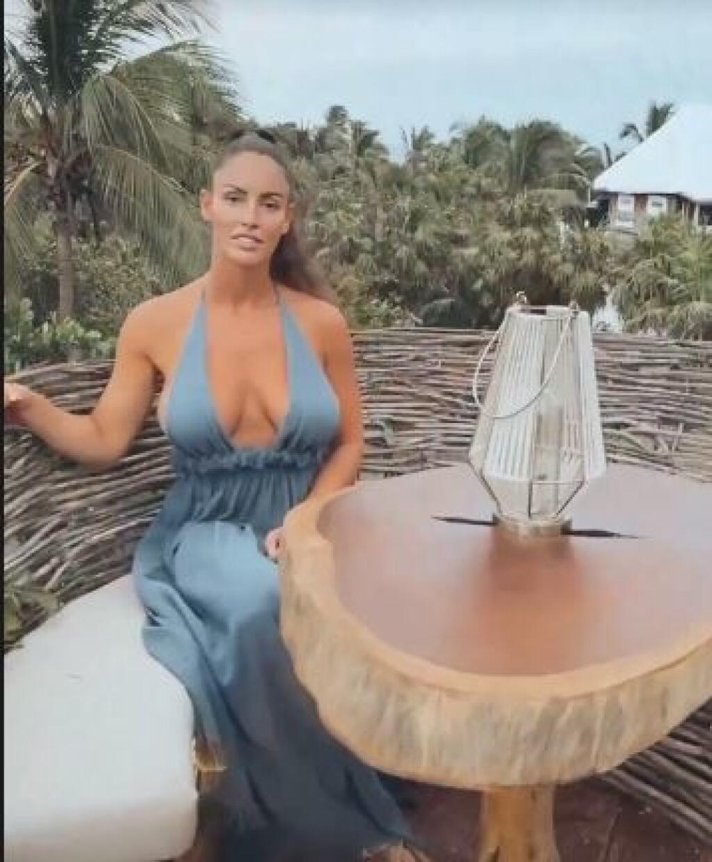 Lucia svoj dekolt nemá problém odhaliť.