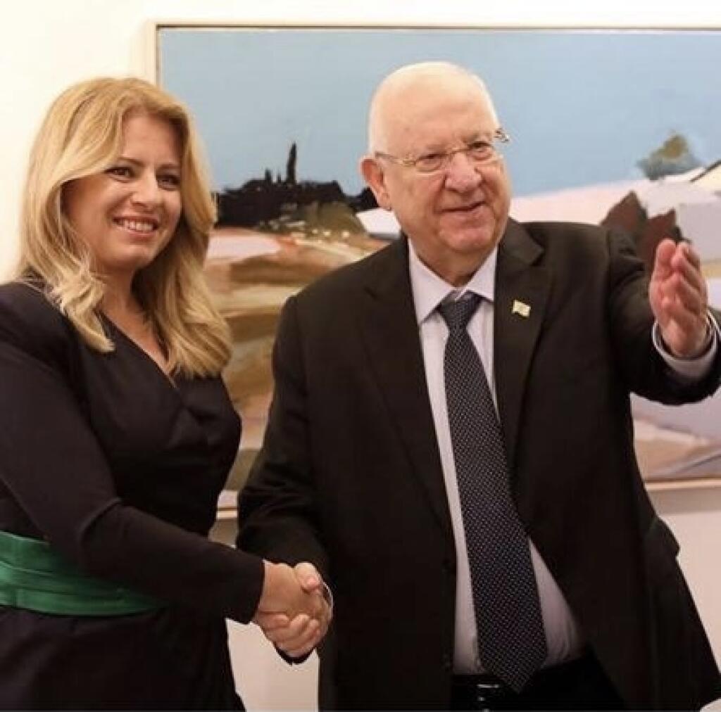 Najobľúbenejšie šaty Zuzany Čaputovej zmenili aj použitím zeleného pásu.