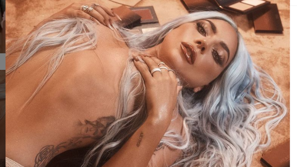 Lady Gaga sa prevtelila do vrahyňa, s ktorou sympatizujú všetky klamané manželky.