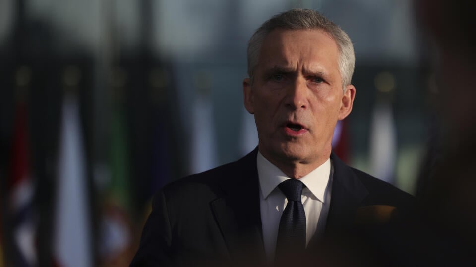 JB 14 Brusel - Generálny tajomník NATO Jens Stoltenberg hovorí s novinármi počas jeho príchodu na schôdzku ministrov obrany NATO v sídle NATO v Bruseli 14. februára 2023. FOTO TASR/AP
NATO Secretary General Jens Stoltenberg speaks as he arrives for a NATO defense ministers meeting at NATO headquarters in Brussels, Tuesday, Feb. 14, 2023. (AP Photo/Olivier Matthys)