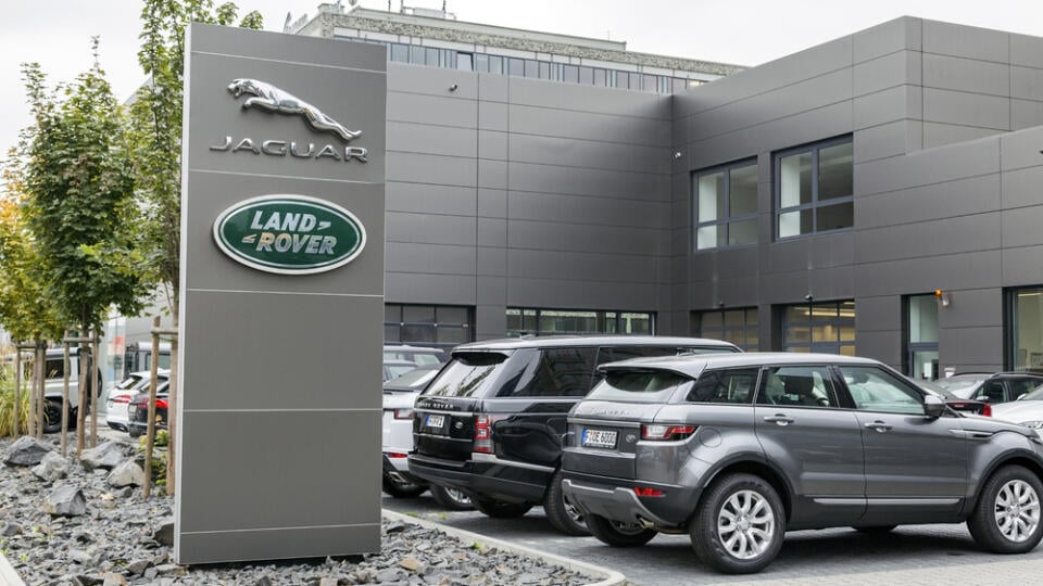 Frankfurt,,Germany,-,Circa,,2017:,Jaguar,,Land,Rover,Automobile,Dealership