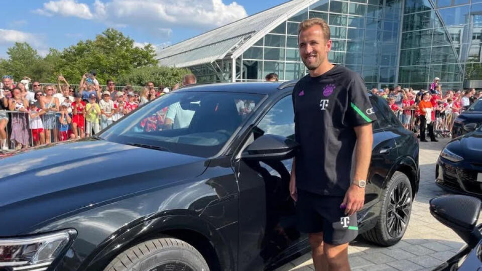 Harry Kane a jeho nové Audi Q8 e-tron