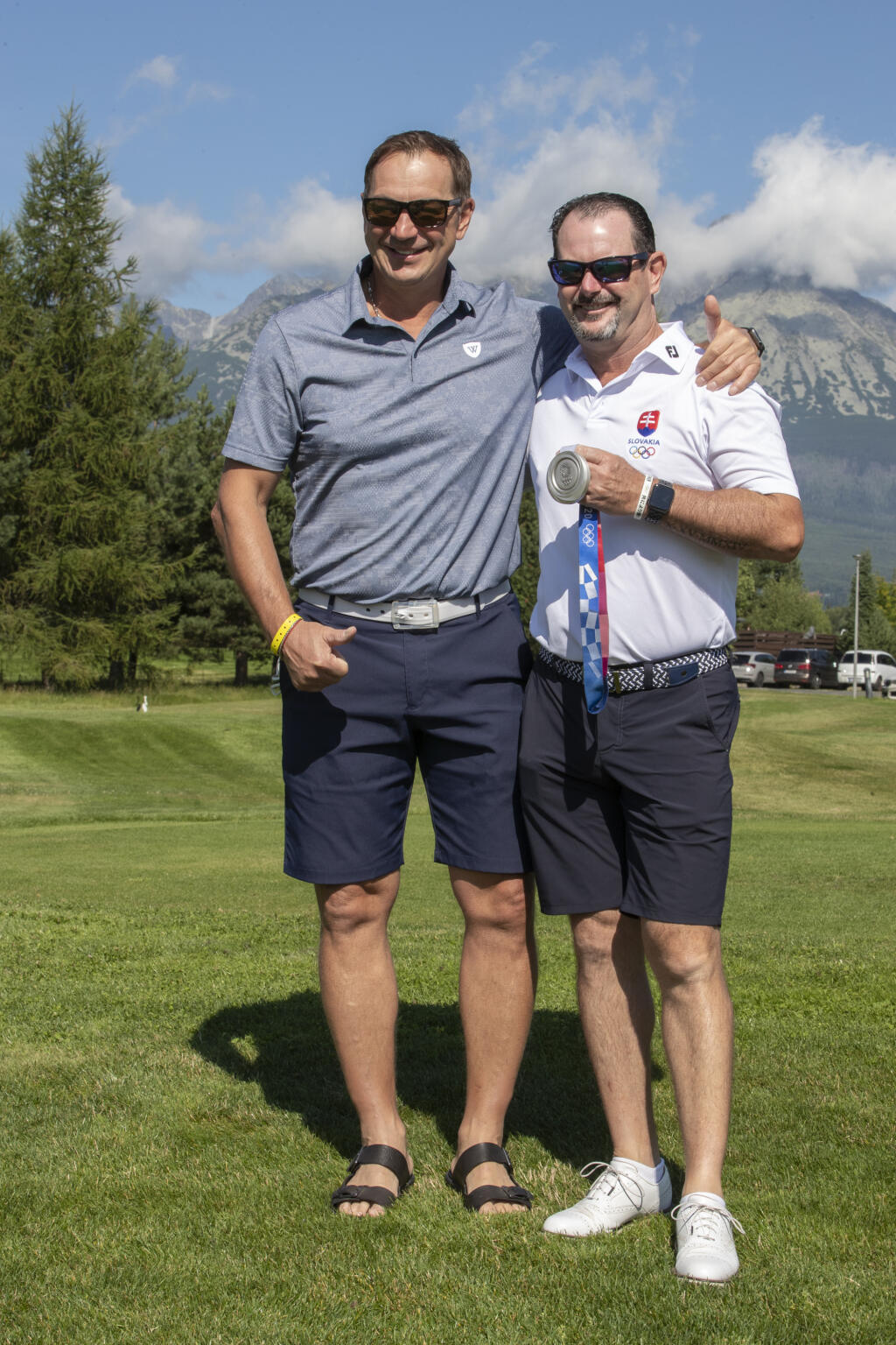 Hokejový majster sveta Peter Bondra a strieborný medailista z olympiády Rory Sabbatini. Ten svojou prítomnosťou na turnaji mnohých zaskočil.