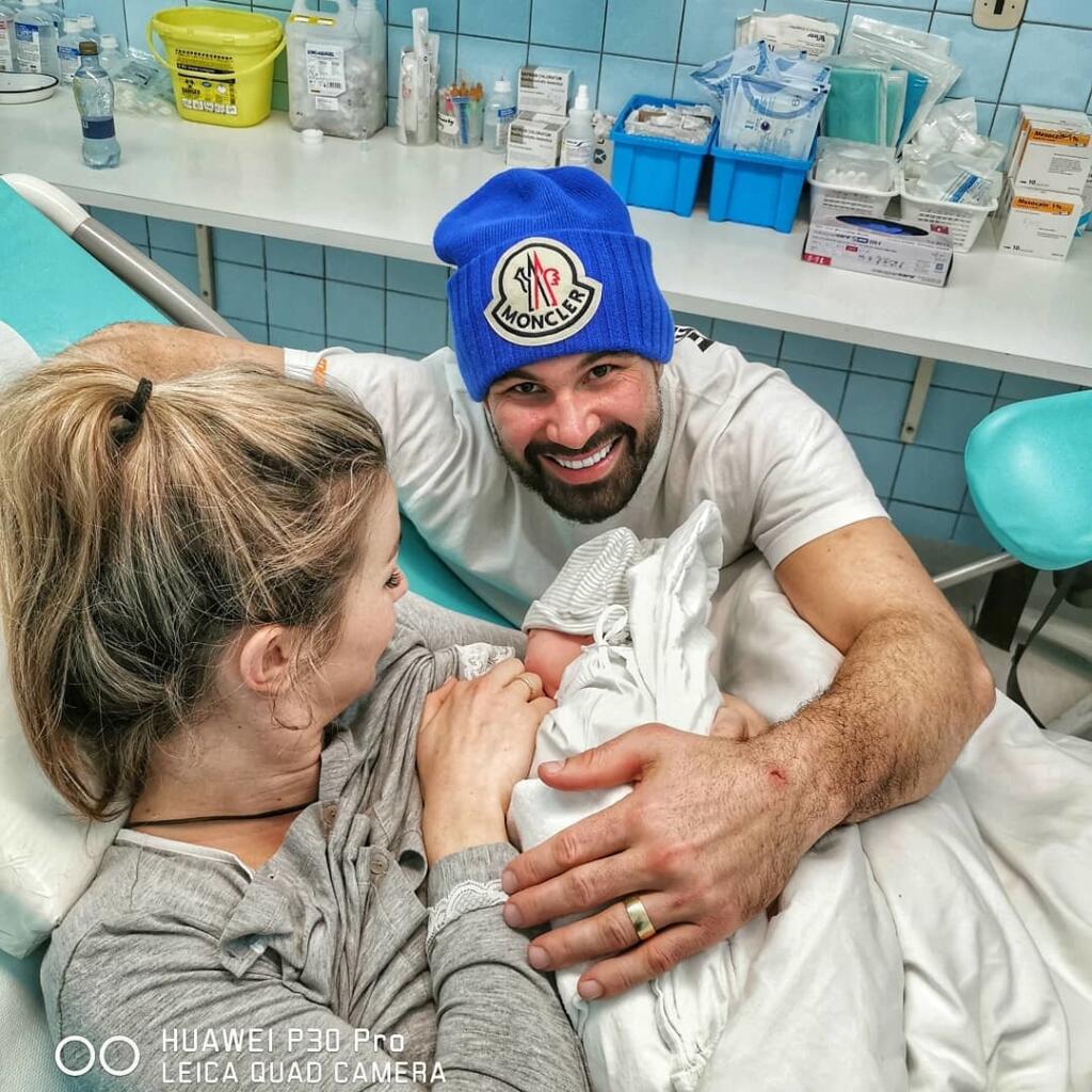 Attila Végh sa taktiež stal otcom, manželka Natália mu porodila syna Attilu. Párik pridal na sociálnu sieť emotívny a šťastný detail po pôrode.