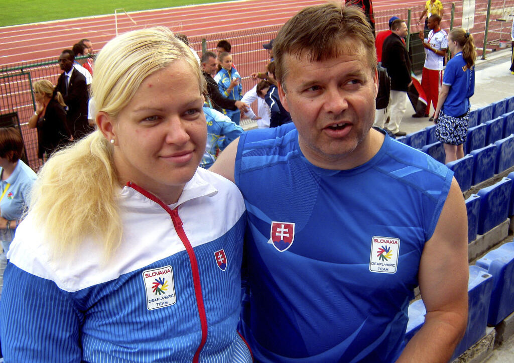 Ivana Krištofičová patrí k najúspešnejším deaflympijským reprezentantkám Slovenska, pričom nemalú zásluhu na jej výkonoch a výsledkoch má Dušan Dědeček, ktorý v nedeľu večer zabil v centre mesta piatich ľudí.