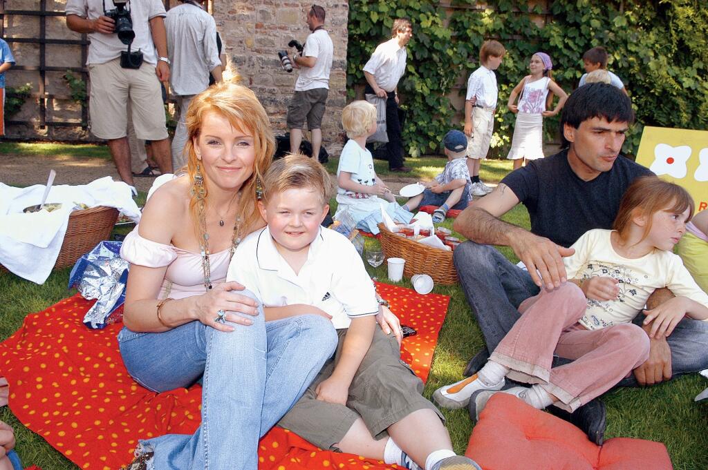 Iveta Bartošová, speváčka, so svojím synom