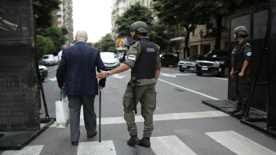 Vláda odporučila obyvateľom Buenos Aires, aby na víkend z mesta odišli.