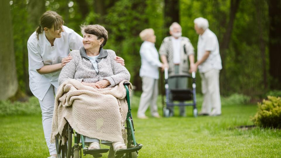 Group,Of,Elder,People,And,Nurse,Taking,Care,Of,Them