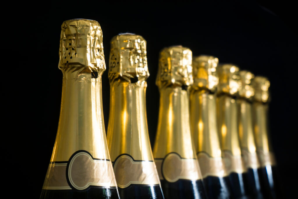 Collection,Of,Champagne,Or,Prosecco,Bottles