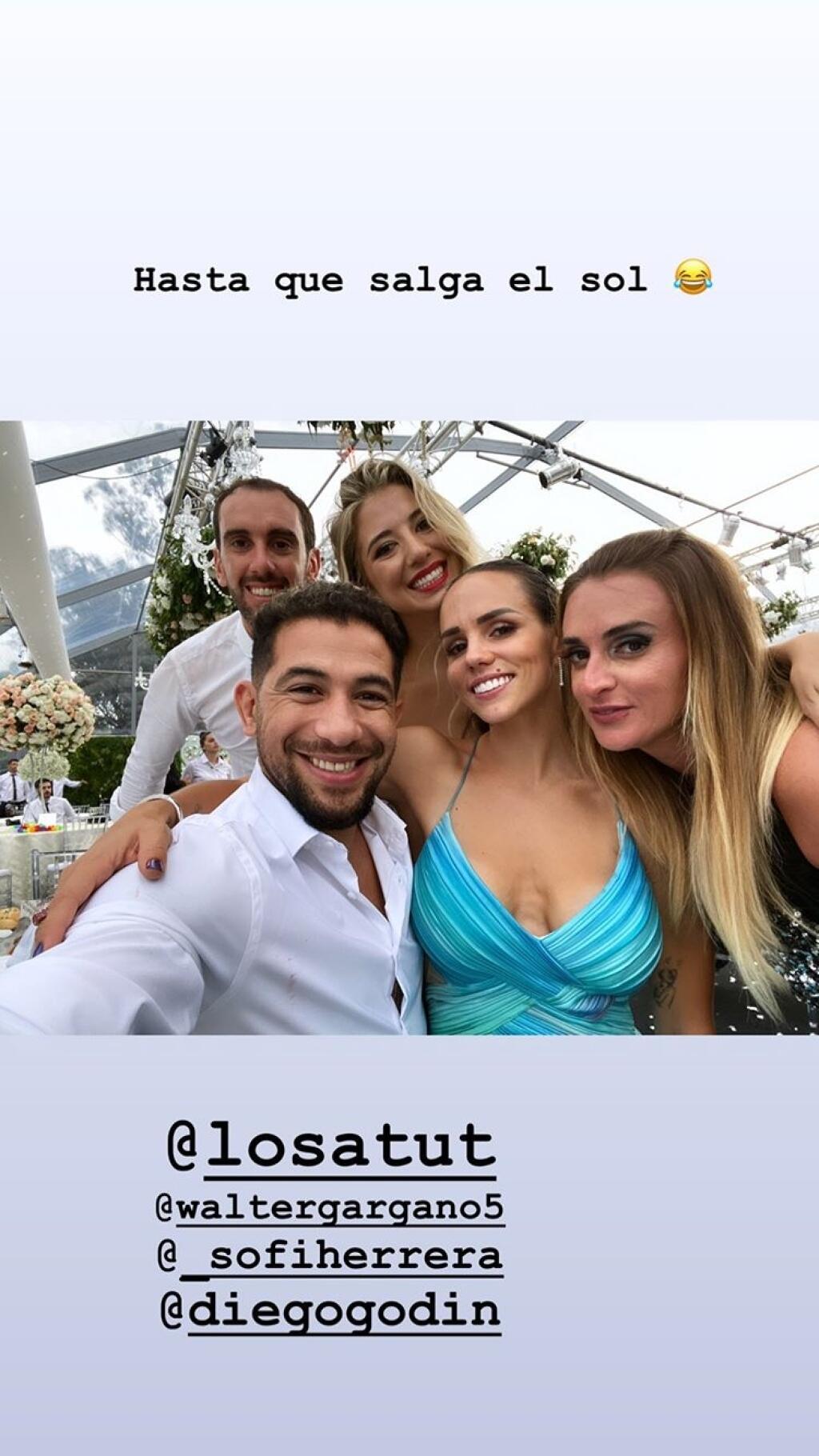 Sestra Mareka Hamšíka sa bavila aj so slávnym obrancom Diegom Godinom (vľavo hore).