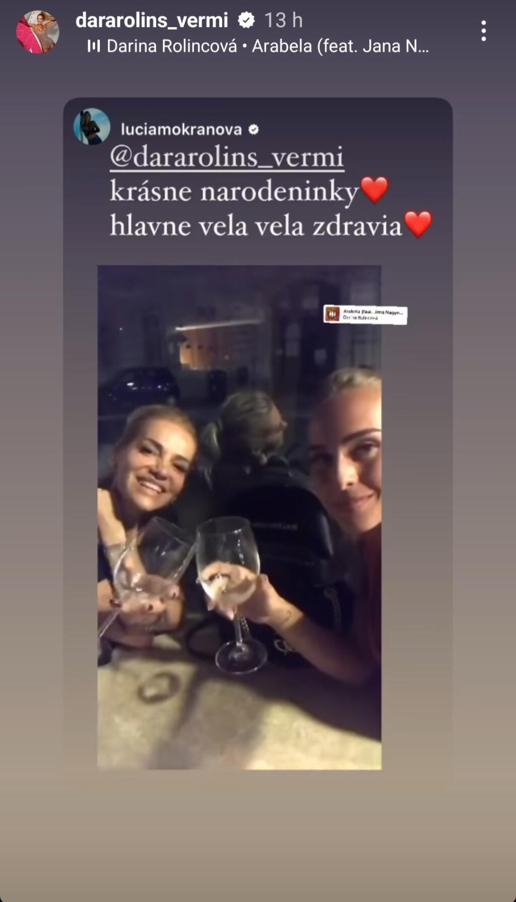 Dara Rolins sa dokonca pozná aj s exfarmárkou a fitnesskou Luciou Mokráňovou, ktorá jej taktiež na Instagrame zablahoželala prostredníctvom fotky.