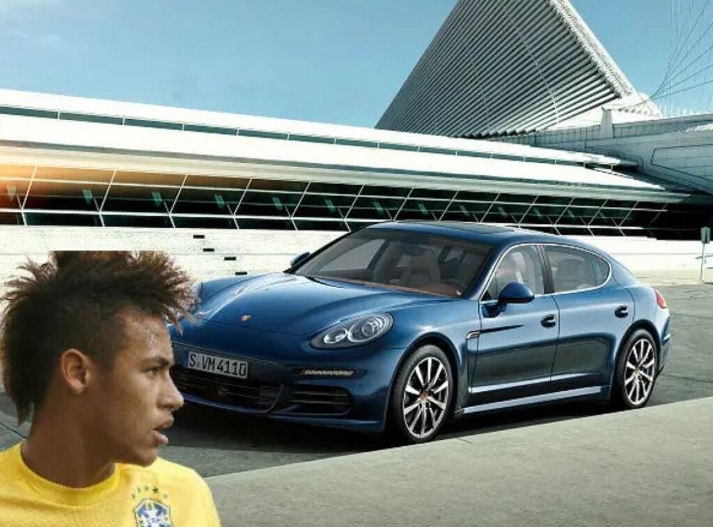 Brazílčan Neymar má taktiež slabosť na autá, pričom najradšej sa údajne vozí na Porsche Panamera.