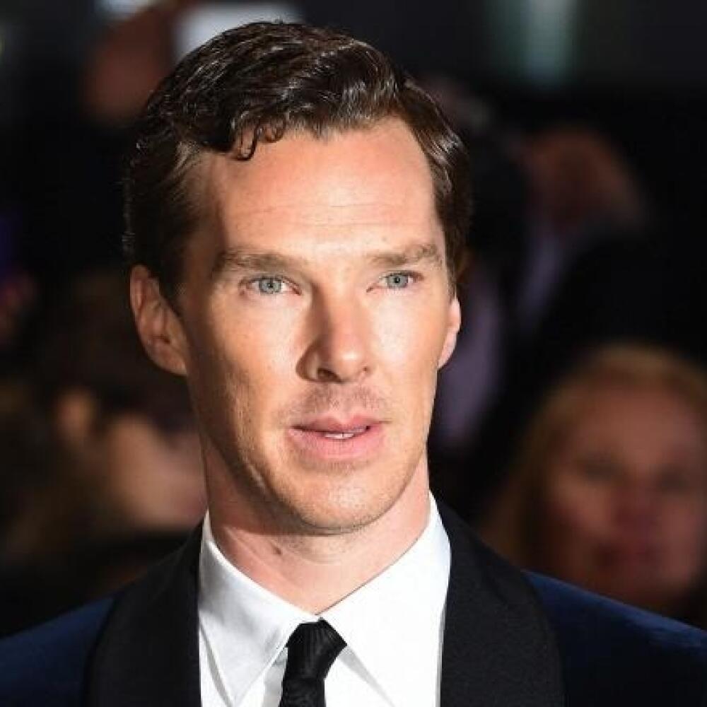 Benedict Cumberbatch: Jeho vnútorná časť dúhoviek je zlatá a zelená, zatiaľ čo vonkajšie okraje majú svetlomodrý odtieň. Preto sa farba hercových očí v závislosti od svetla mení.