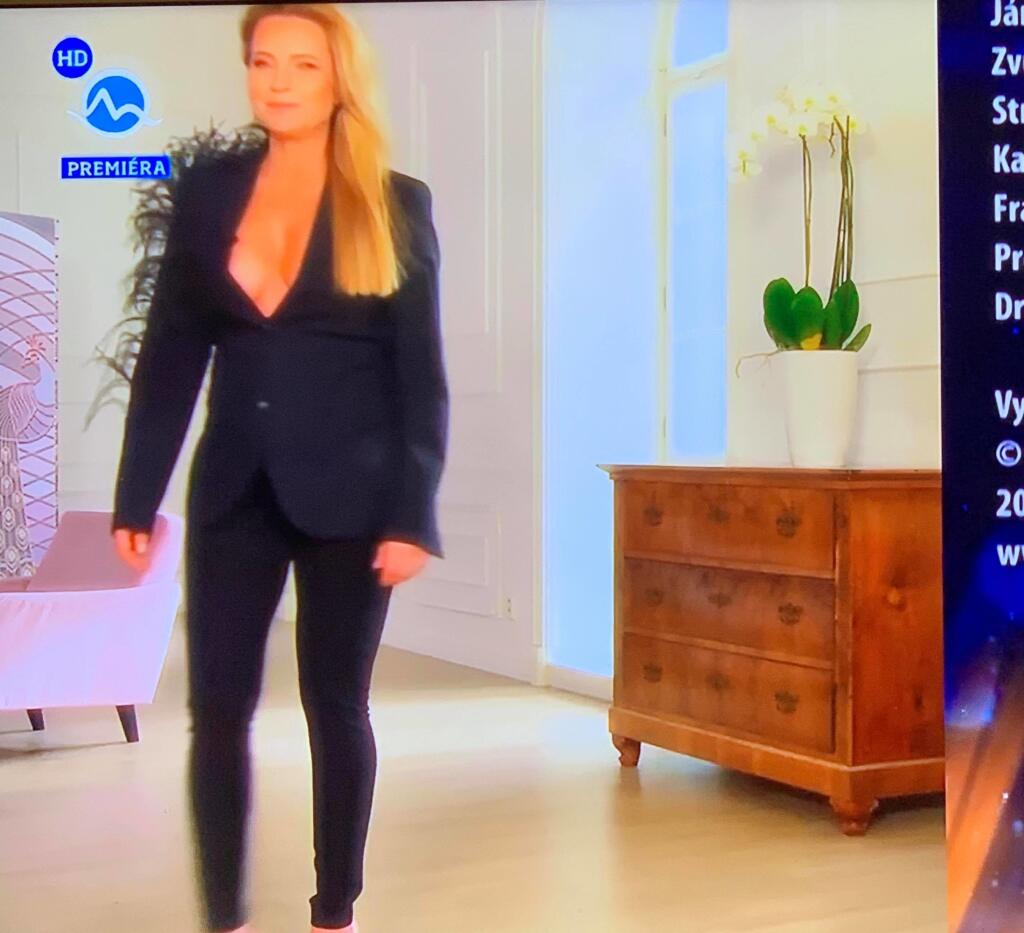 Erike sa v najnovšej Smotánke už rysovalo spod saka bruško.