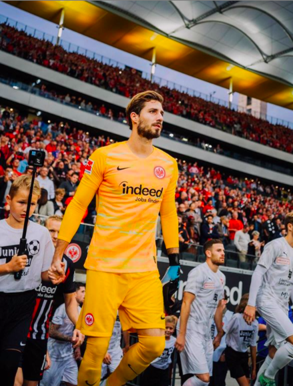 Futbalový brankár nemeckého Eintracht Frankfurt Kevin Trapp musí pod skalpel. Dvadsaťdeväťročný gólman reprezentácie nebude svojmu zamestnávateľovi k dispozícii až do zimnej prestávky.