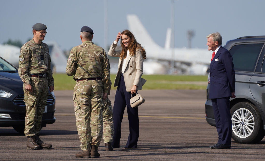 Kate Middleton sa stretla s vojakmi, ktorí pomáhali pri evakuáciách z Afganistanu.