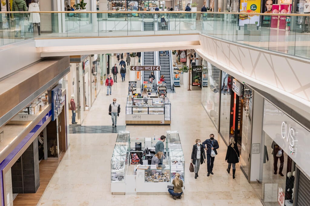 Nákupné centrum Eurovea po čiastočnom uvoľnení opatrení na zabránenie šírenia ochorenia COVID-19.