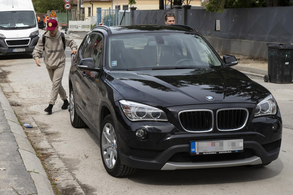 Mladučkého záložníka Tomáša Suslova doviezli na čiernom BMW.