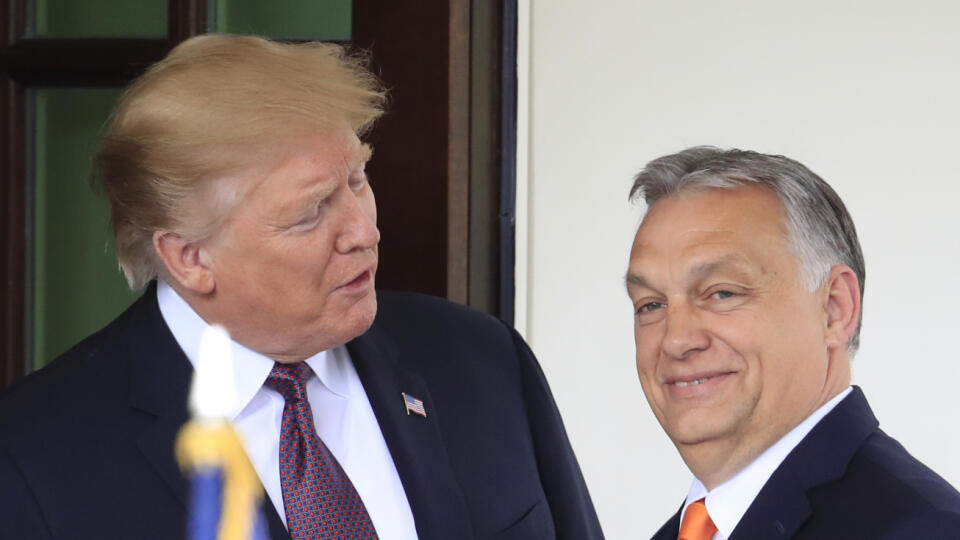 WA 58 archív Washington - Na archívnej snímke z 13. mája 2019 americký prezident Donald Trump (vľavo) a maďarský premiér Viktor Orbán počas stretnutia v Bielom dome vo Washingtone. Predseda maďarskej vlády Viktor Orbán v pondelok 3. apríla 2023 vyjadril na Twitteri podporu americkému exprezidentovi Donaldovi Trumpovi, ktorého by mali v utorok obžalovať. FOTO TASR/AP
FILE - President Donald Trump welcomes Hungarian Prime Minister Viktor Orban to the White House in Washington, on May 13, 2019. O